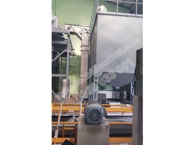 Horizontal bucket elevator