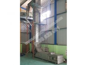 Horizontal bucket elevator