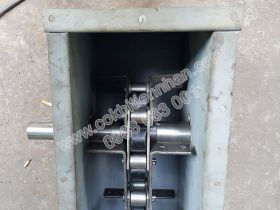 Casters and conveyor belts